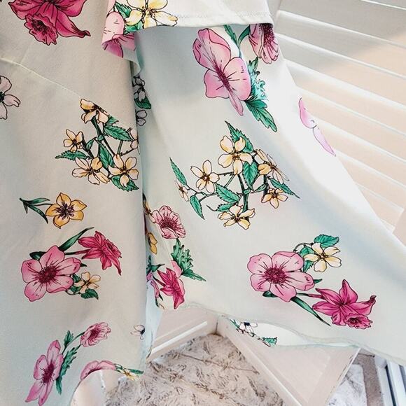 LANE BRYANT MINT GREEN/PINK FLORAL WITH RUFFLE SLEEVE BLOUSE SIZE 14/16 - Picture 2 of 6